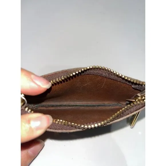 Louis Vuitton - Picture 5 of 6